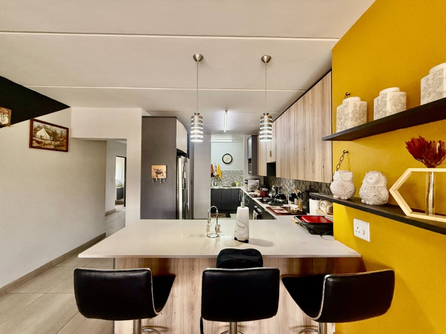 To Let 3 Bedroom Property for Rent in Melodie North West